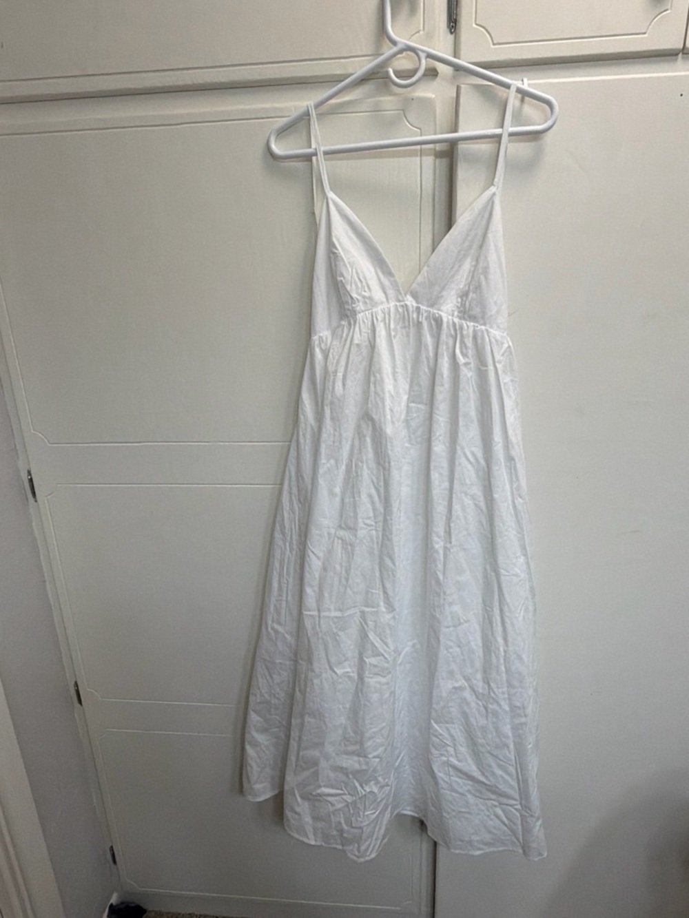 Commense White V-Neck Spaghetti Strap Chemise
